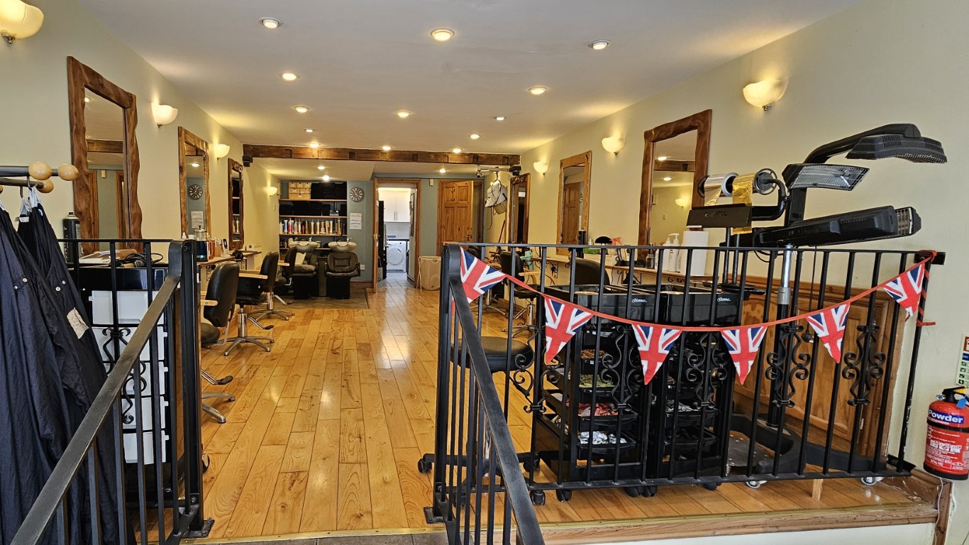 Retail/Shop in Derby - photo 2